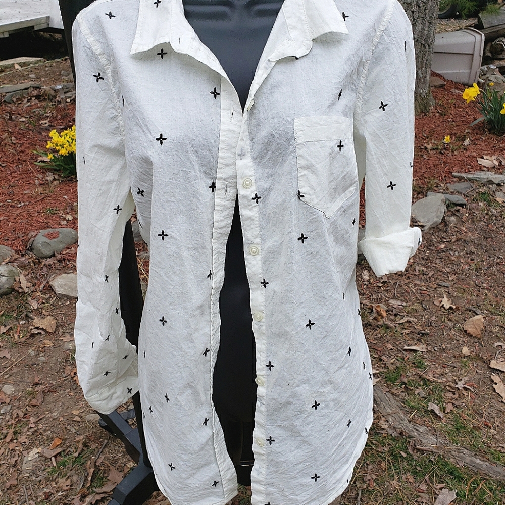 White Cotton button down with navy design